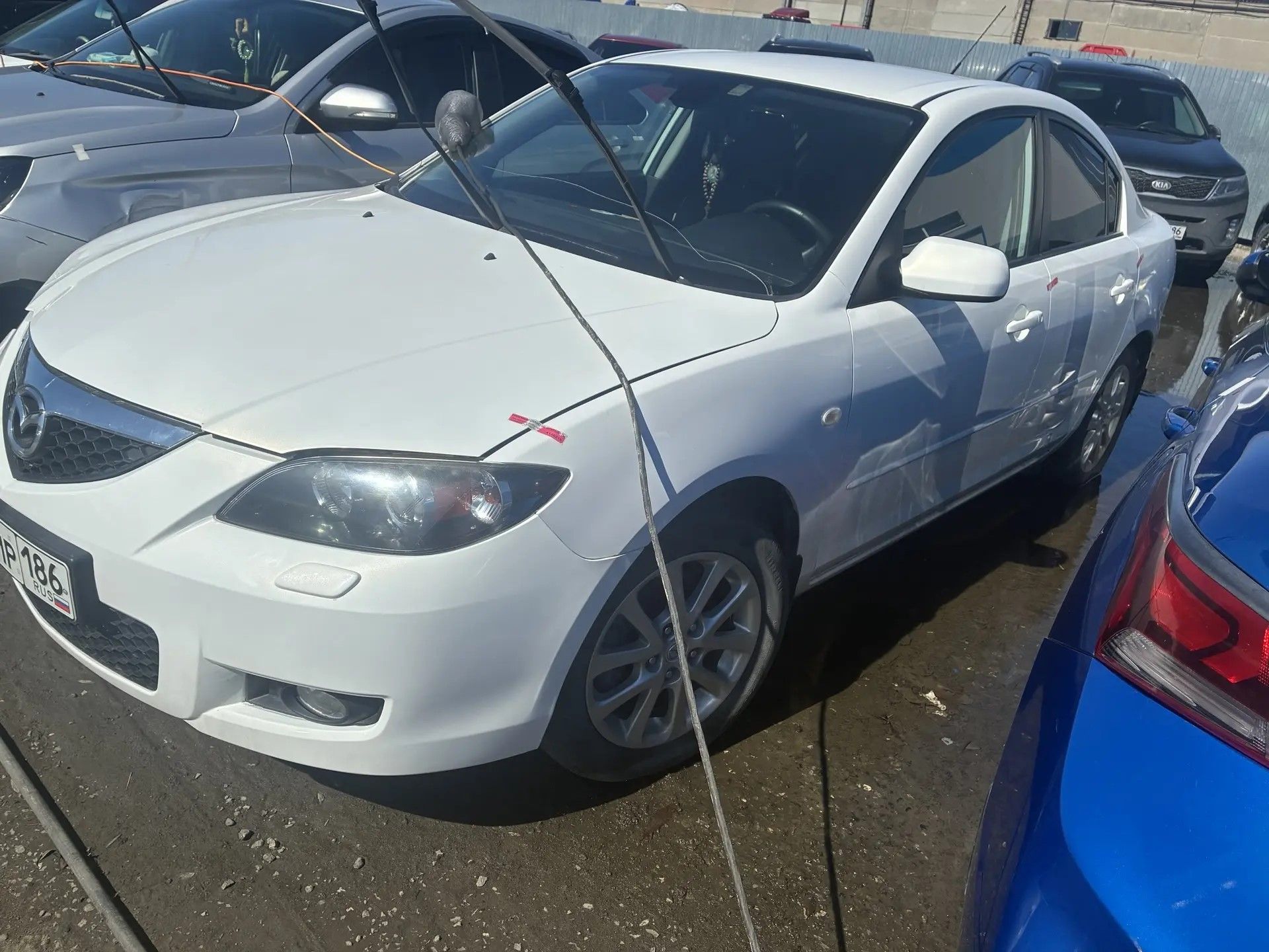 Автомобиль марки "MAZDA 3", г/н М995МР186, 2008 Г/В, белого цвета, VIN-JMZBK12F501776246 ТС обременено ЗАЛОГОМ, который остается на имуществе, согласно ГК РФ (покупатель оплачивает залог самостоятельно). ТС имеет ограничения ФССП на регистрационные действия (ключи и документы отсутствуют, техническое состояние не проверялось, пробег не известен). Имущество продается в том виде, в каком оно есть, в случае продажи возврату/обмену не подлежит.