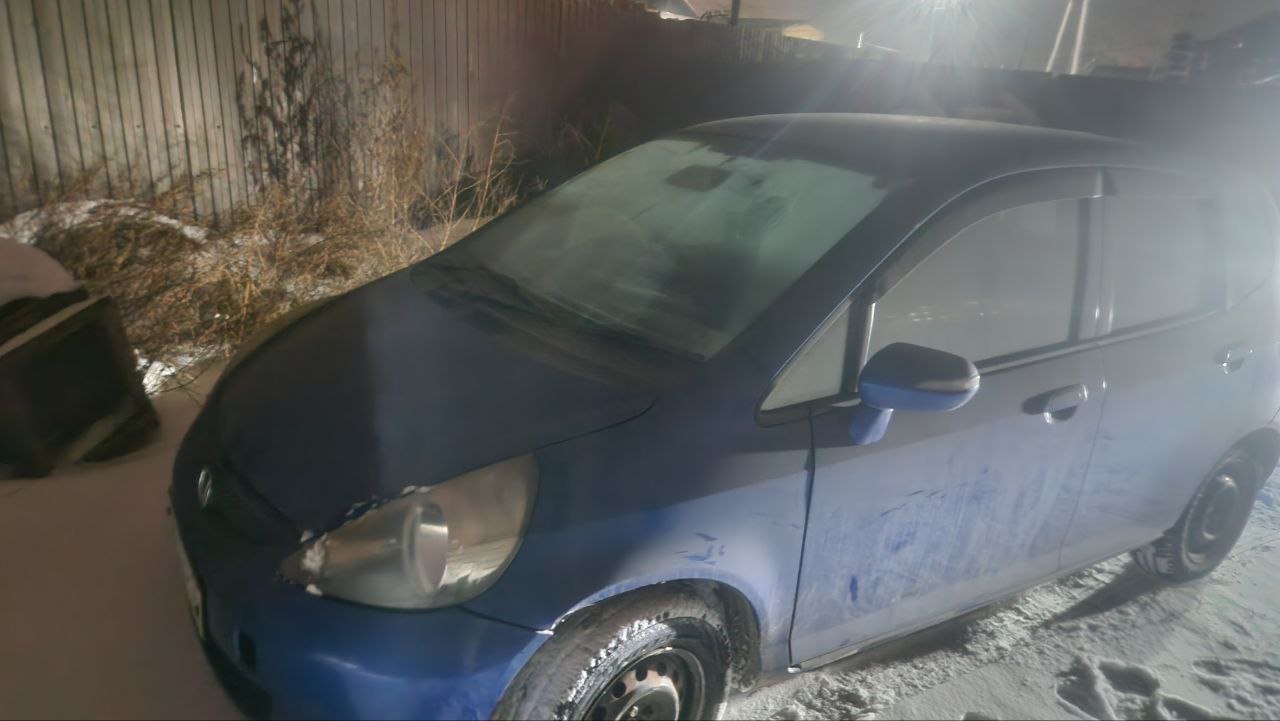 Автомобиль HONDA FIT, г/н Н873ХМ24, 2005 г.в., кузов № GD1-2199283, двигатель № L13A-2111787, цвет синий, Ключ зажигания с двумя брелоками, задние сидения и обшивка отсутствуют, комплектность и состояние не проверялась данное имущество обращено в доход государства, находится в Емельяновском районе (Документы отсутствуют)