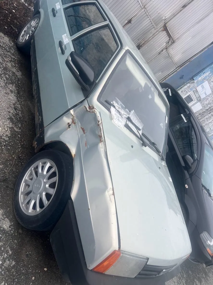 Автомобиль марки ВАЗ 21099, г.р.з. Е 893 НН 72, VIN: XTA21099023309413, 2002 г.в., ключи отсутствуют. Имущество продается в том виде, в каком оно есть, в случае продажи возврату/обмену не подлежит. За скрытые дефекты имущества Продавец ответственности не несет.