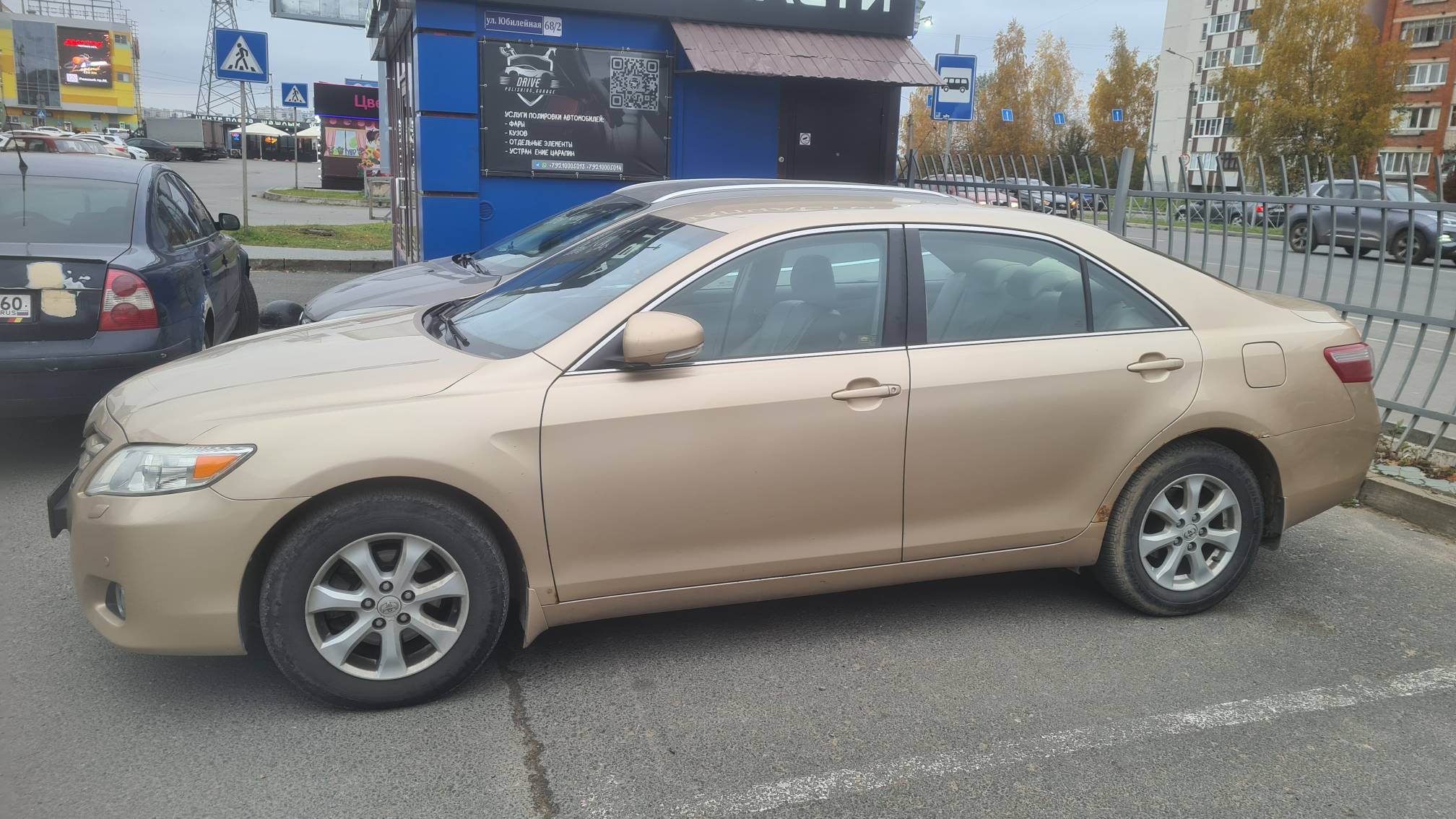 Лот №9. Автомобиль Toyota Camry, 2009 года выпуска, государственный номер М100СУ60, идентификационный номер (VIN) XW7BE40K10S010584, следы коррозии. Местонахождение: Псковская обл., г. Псков, ул. Алтаева, д. 12. Основание для реализации на торгах - постановление судебного пристава-исполнителя о передаче на реализацию на торгах. Должник (собственник) – Мельник С.Г.