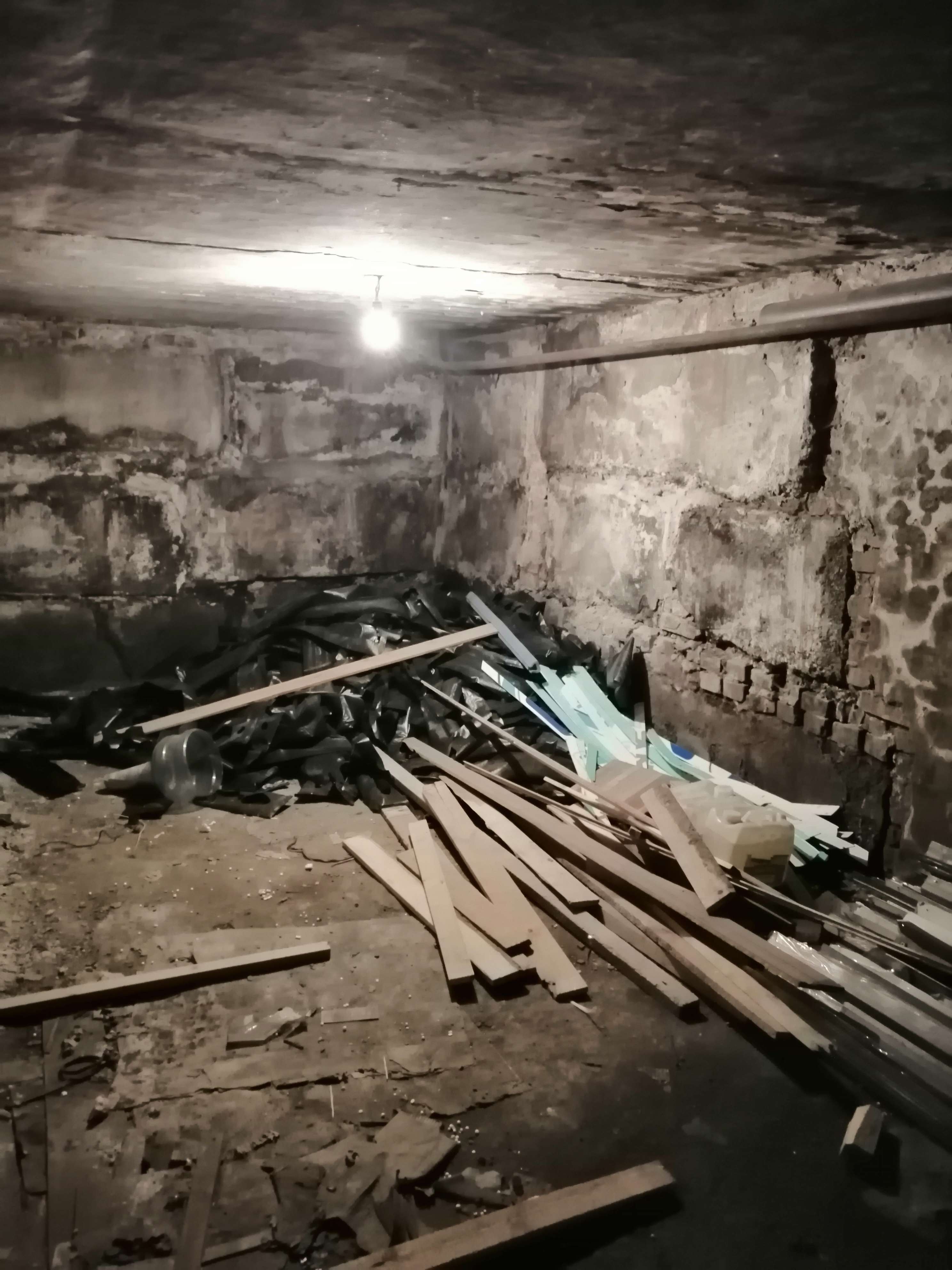 Право на заключение договора аренды нежилого помещения 3П (номера на поэтажном плане: 1-12) общей площадью 214,7 кв. м. расположенного в подвальном помещении здания по адресу: г. Омск, ул. Академика Павлова, д. 22.