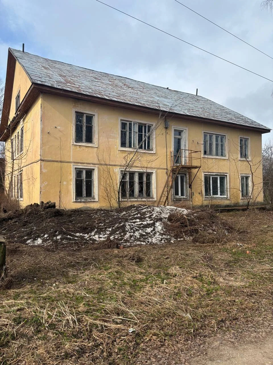 Имущество, находящееся в собственности Ярославской области, расположенное по адресу: Ярославская область, р-н Некоузский, п. Борок, д. 4, с земельным участком