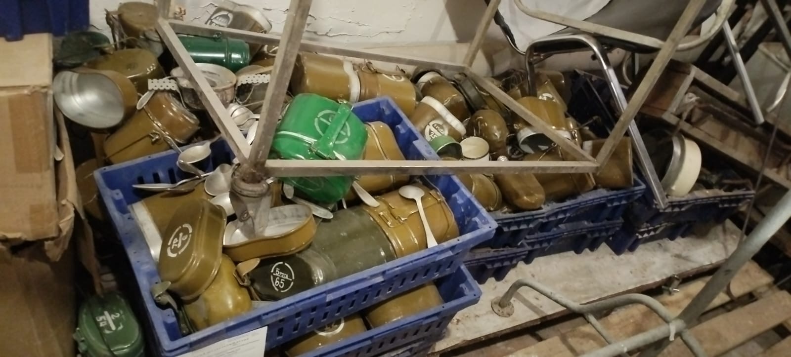 Высвобождаемое движимое военное имущество (лом продовольственной службы)