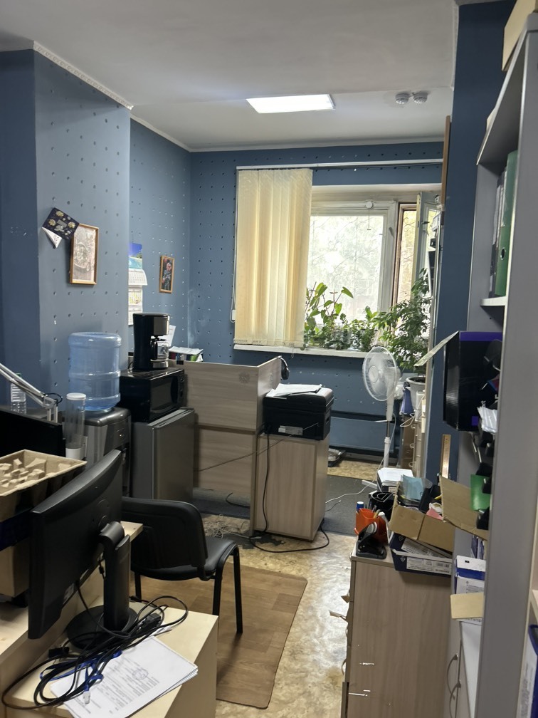 Нежилые помещения №№ 31, 32, 33 общей площадью 37,60 кв.м, находящиеся в цокольном этаже нежилого помещения 10П в здании библиотеки