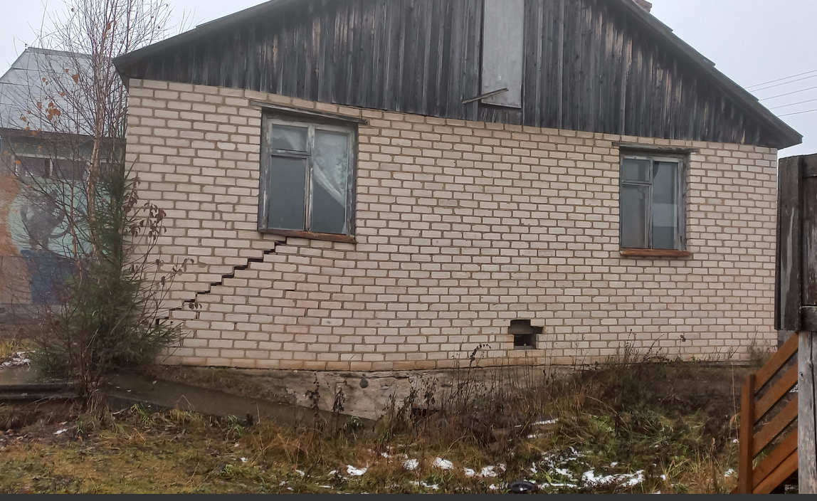 Здание нежилое, клуб кадастровый номер 35:15:0403002:100 Площадь 126,7 кв.м с земельным участком п.Тиноватка д.21