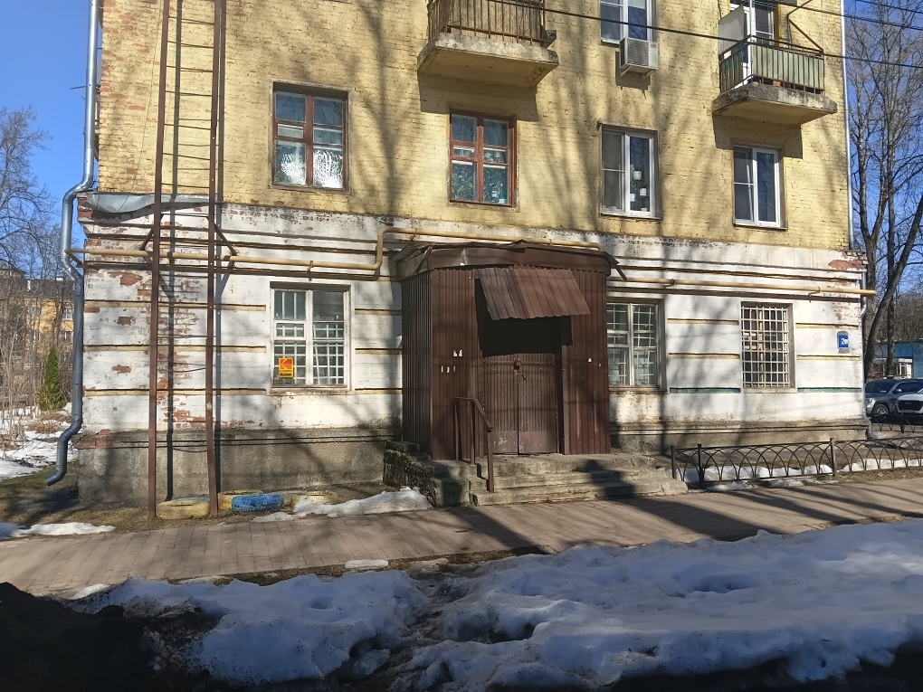 Нежилое помещение, расположенное на 1-м этаже здания по адресу: Российская Федерация, Московская область, г.о. Одинцовский, п. Новый Городок, д. 2, помещение I (открытая территория), общей площадью 142,3 кв.м.; кадастровый номер 50:20:0090412:898.