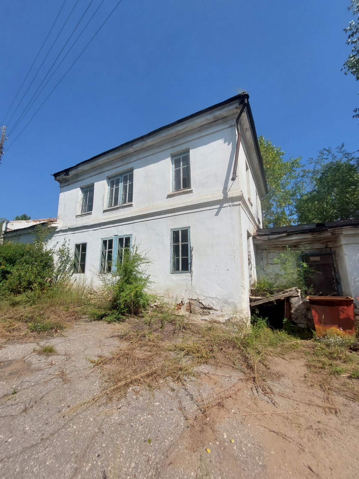 Продажа земельного участка 7422 кв.м и пяти зданий 752,4 кв.м, Республика Бурятия, город Кяхта, ул. Ленина, д. 61
