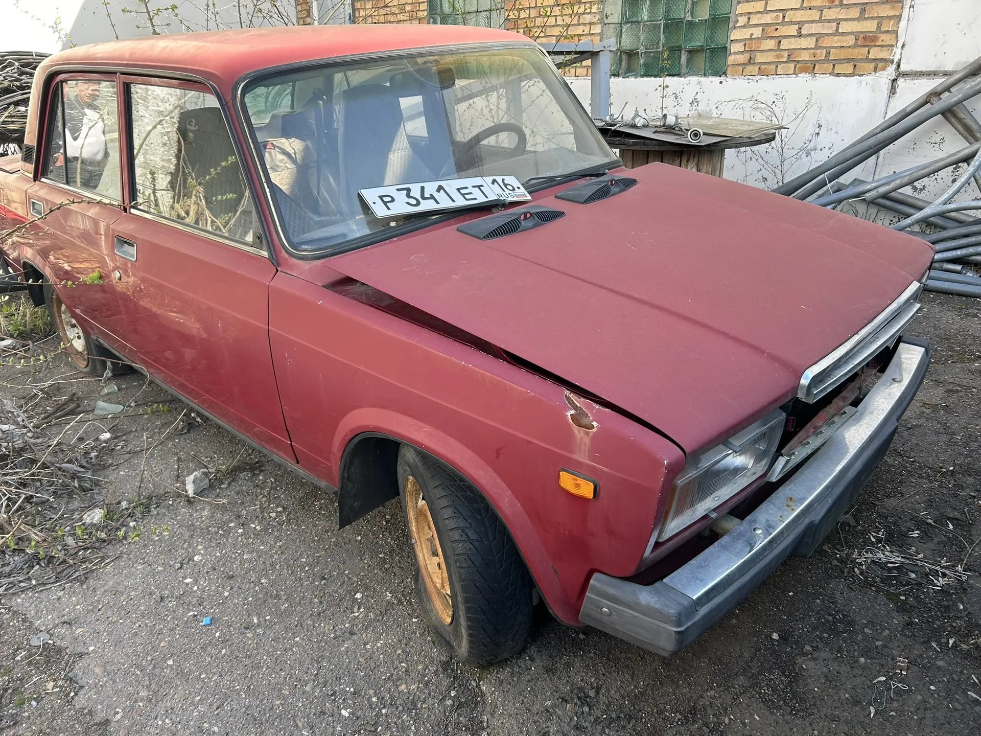 Продажа Автомобиля ВАЗ-21074, 2007 г. VIN XTA21074072490288, гос.номер Р341ЕТ 16 RUS, модель, № двигателя 21067, 8771550, кузов № 2490288, цвет кузова вишневый, мощность двигателя 74,1 л.с., тип двигателя – бензиновый. Коррозия кузова; двигатель в неисправном состоянии; предельный износ ходовой части.