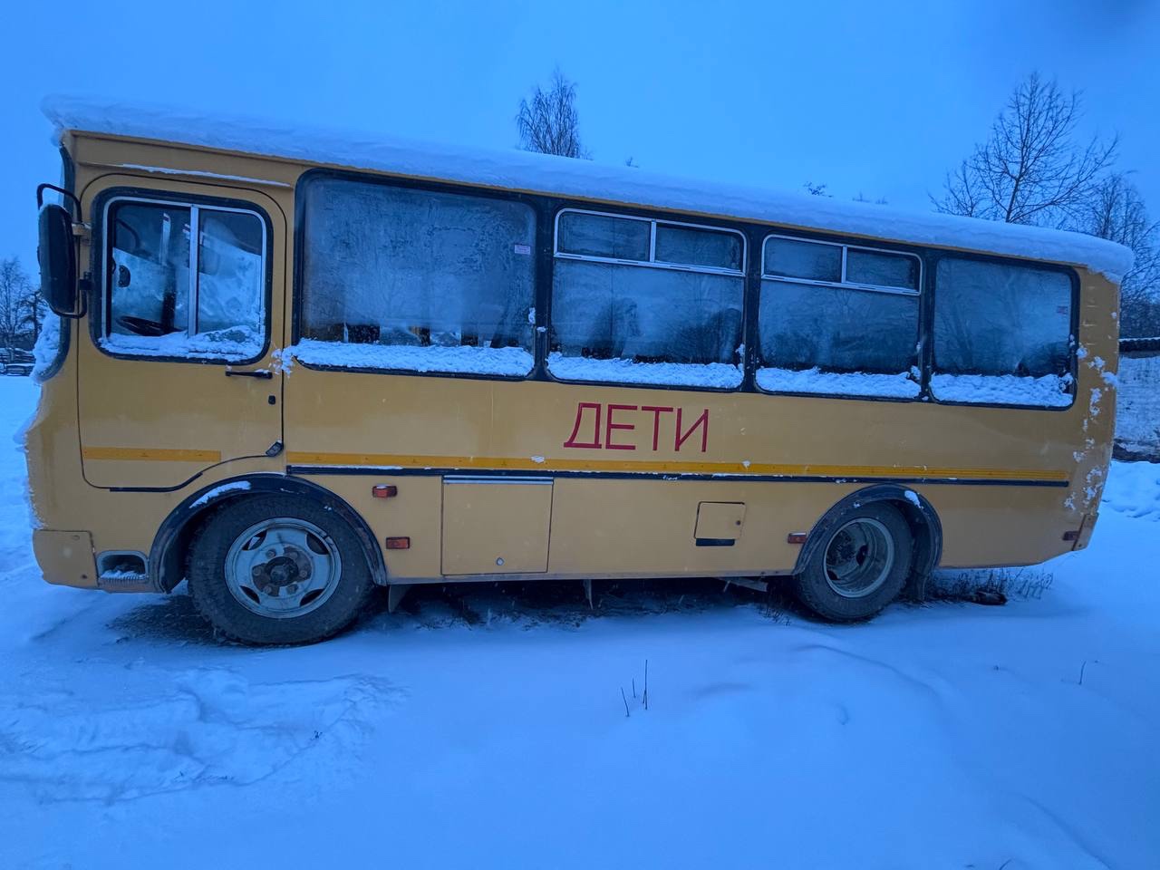 Автобус ПАЗ 32053-70 для перевозки детей, 2019 года выпуска, цвет - желтый, VIN X1M3205BXK0002998, государственный номер АЕ40529. Состояние ТС: незначительная коррозия на подкрылках, подкапотное пространство проверено, укомплектован сиденьями оборудованными ремнями безопасности, пробег не проверен в связи с отсутствием аккумулятора(снят на хранение), пробег согласно путевого листа № 002900 от 10.10.2025 г. 200965 км