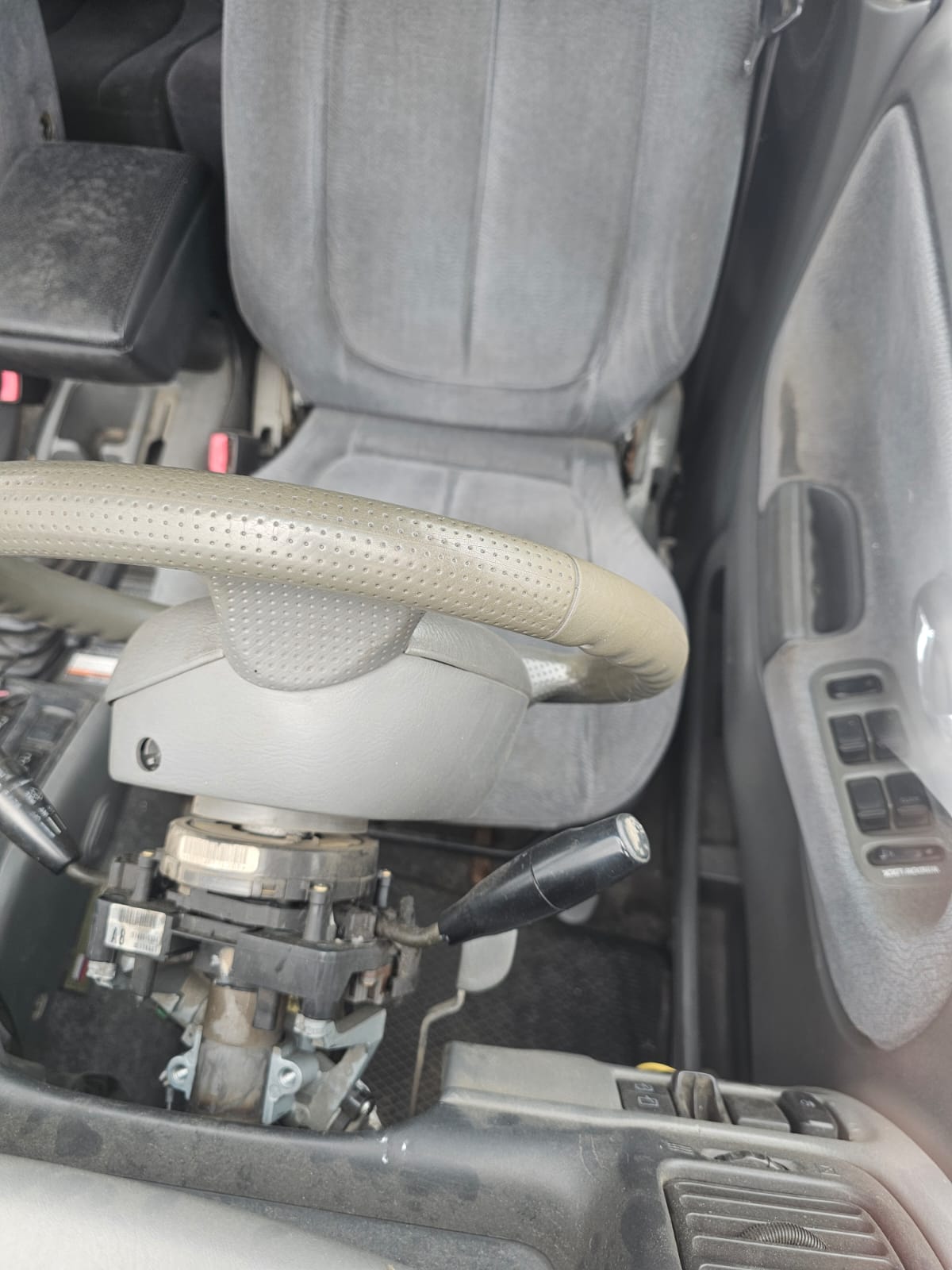 Автомобиль Сузуки XL -7, г/н О728ВА181, серебристого цвета. VIN JS3TX92V324114898. Документы отсутствуют.