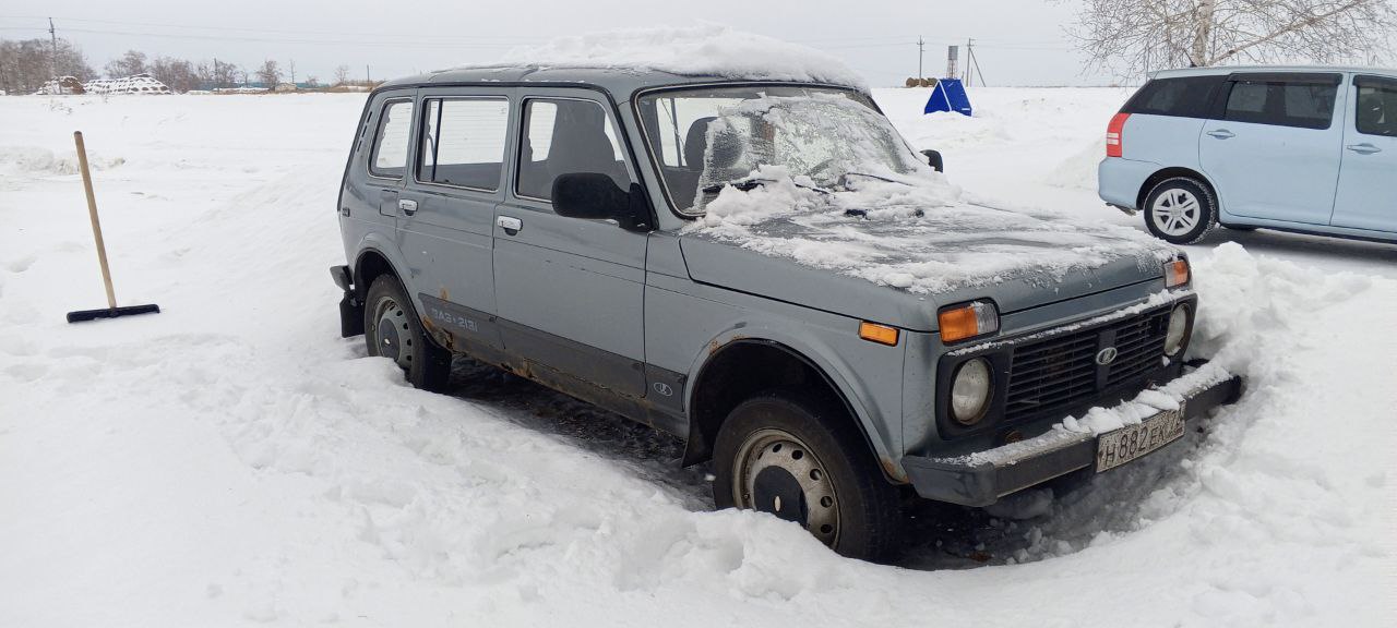 Лот № 1. Транспортное средство LADA 213100, LADA4x4, легковой, идентификационный № (VIN) ХТА213100В0115642, модель 21214, 9367638 двигателя, категория В, год изготовления ТС 2010, цвет кузова ХТА213100В0115642 средний серо-зеленый мет., орг. - изготовитель ТС (страна) ОАО "Автоваз" РФ, рег. номер Н 882 ЕК 72, ПТС 63 НА 254190 от 11.11.10, св-во о регистрации ТС 72 УН 047909 от 17.02.2011, в том числе, Автошина Кама 232 185/75/16 - 4 шт, Автошина Кама 175/80R16 зимняя шина – 4 шт.