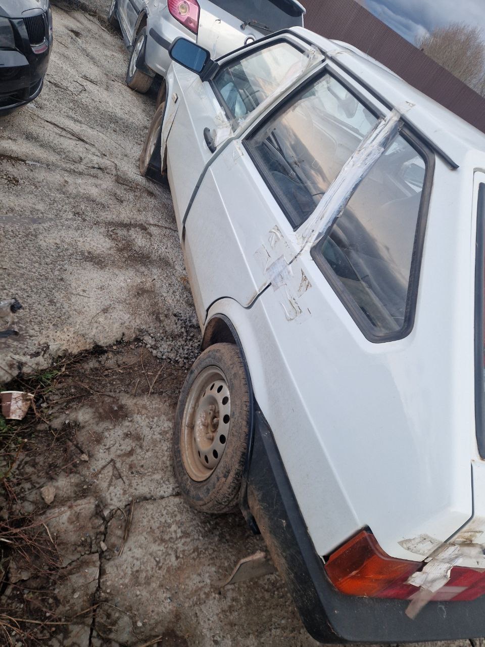 33 Автомобиля разных марок