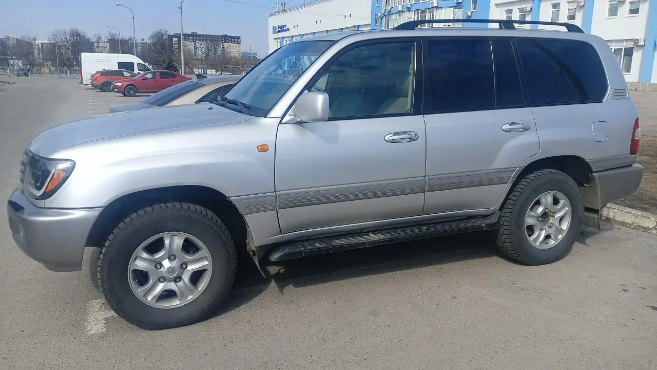 Автомобиль TOYOTA LAND CRUISER 100