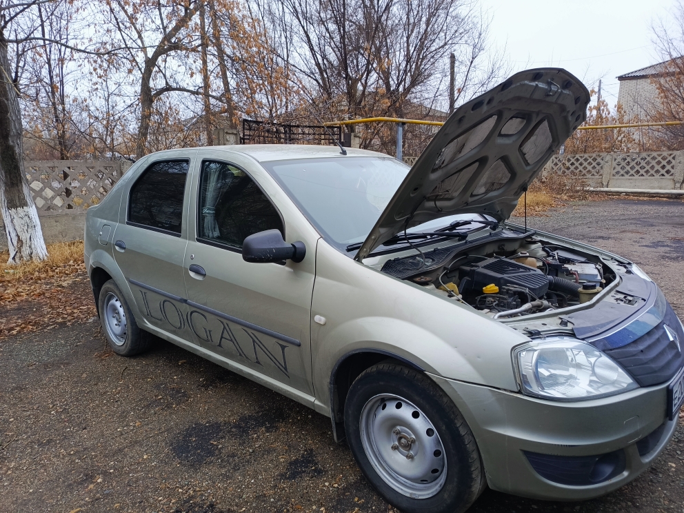 Транспортное средство RENAULT LOGAN 2012 года