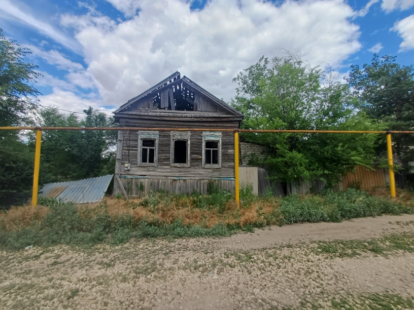 Жилой дом с земельным участком