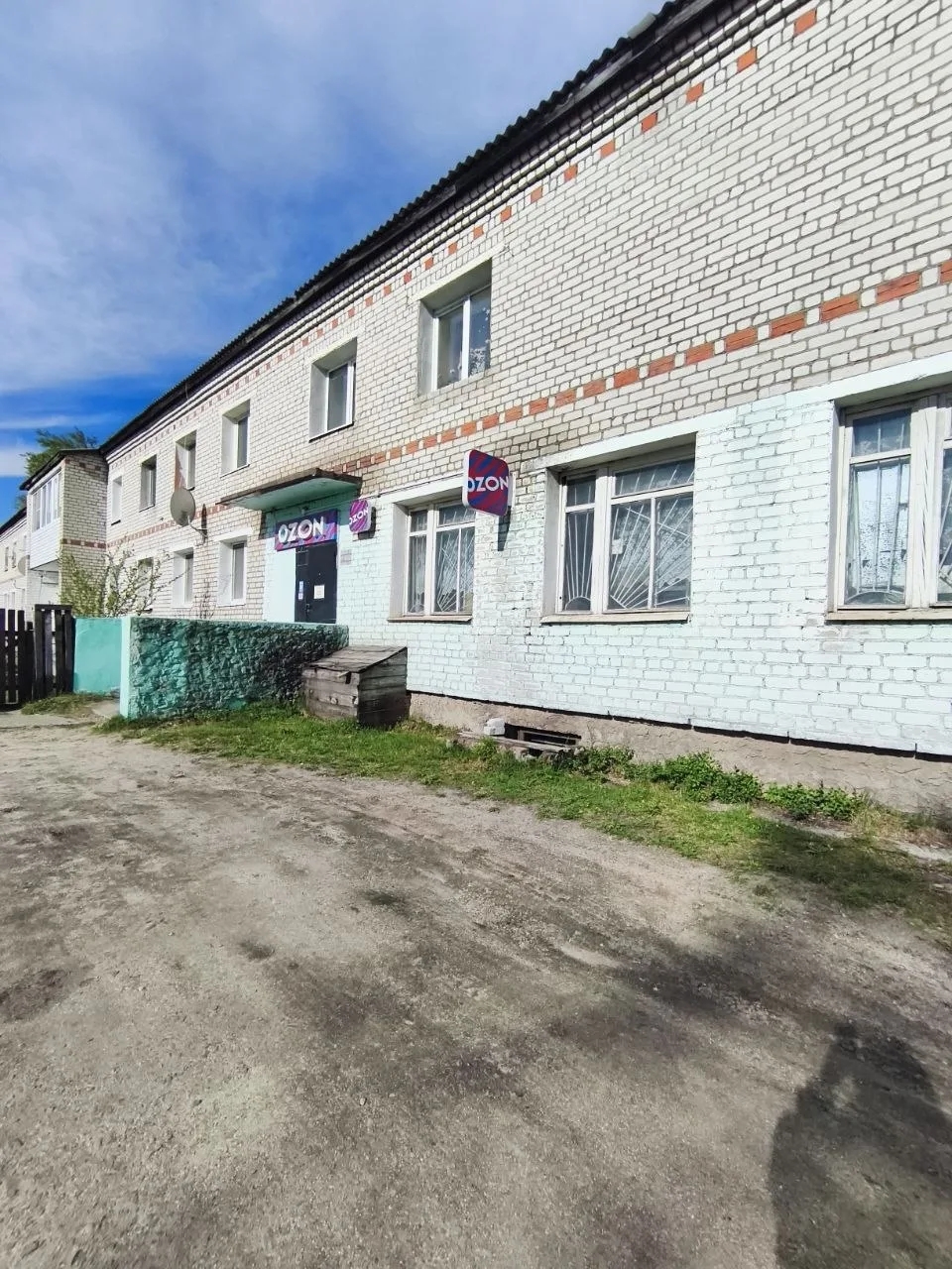 нежилое помещение с земельным участком