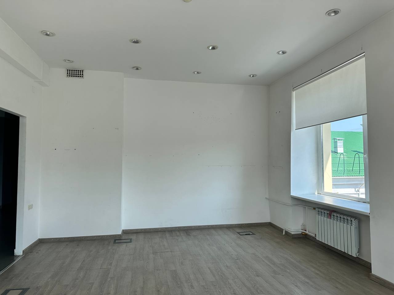 право заключения договора аренды комнаты 16 площадью 30,9 кв.м., расположенной в помещении № 7 на третьем этаже здания КГАУ «Краевой Дворец молодежи» по адресу: Красноярский край, г. Красноярск, улица Академика Павлова, дом 21.
