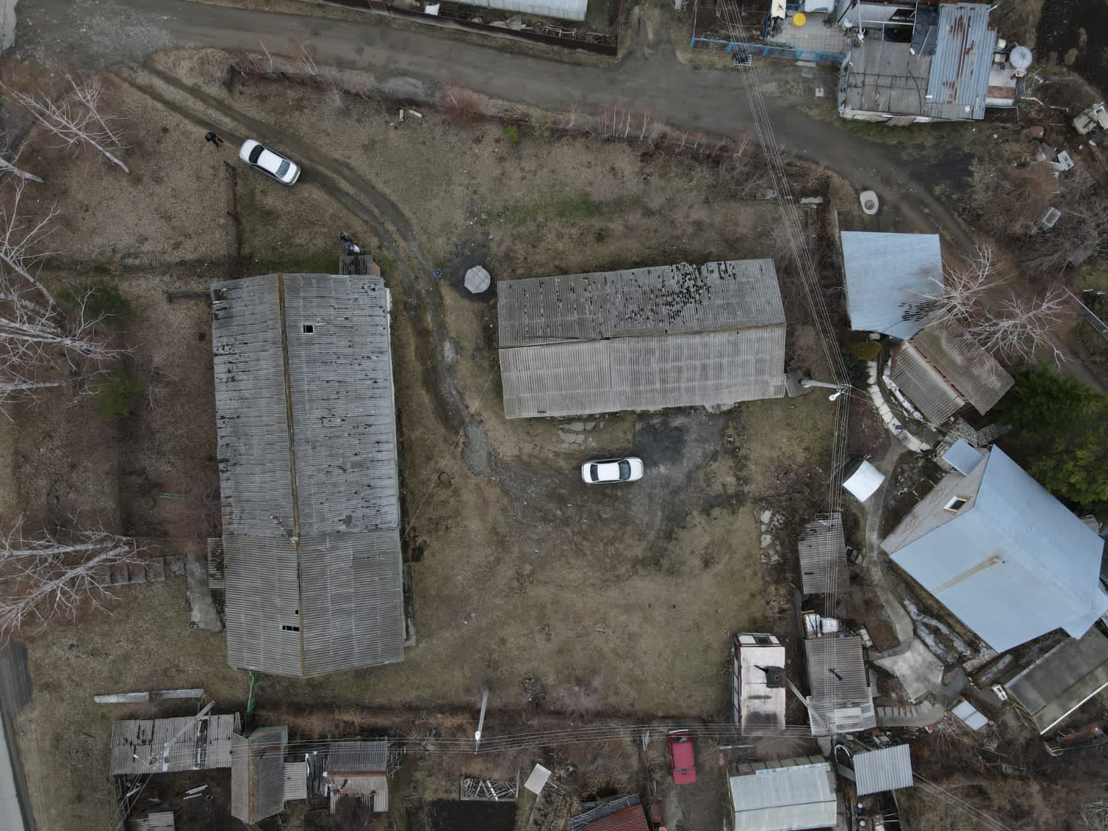 Земельный участок с кадастровым номером 19:03:060103:220, площадью 1826 кв. м с расположенными на нем объектами недвижимого имущества – административное здание, общей площадью 212,7 кв. м, с кадастровым номером 19:03:060103:326, нежилое здание (гараж), общей площадью 120,8 кв. м, с кадастровым номером 19:03:060103:325, по адресу: Республика Хакасия, г. Саяногорск, рп. Майна, ул. Гагарина, д 1Б