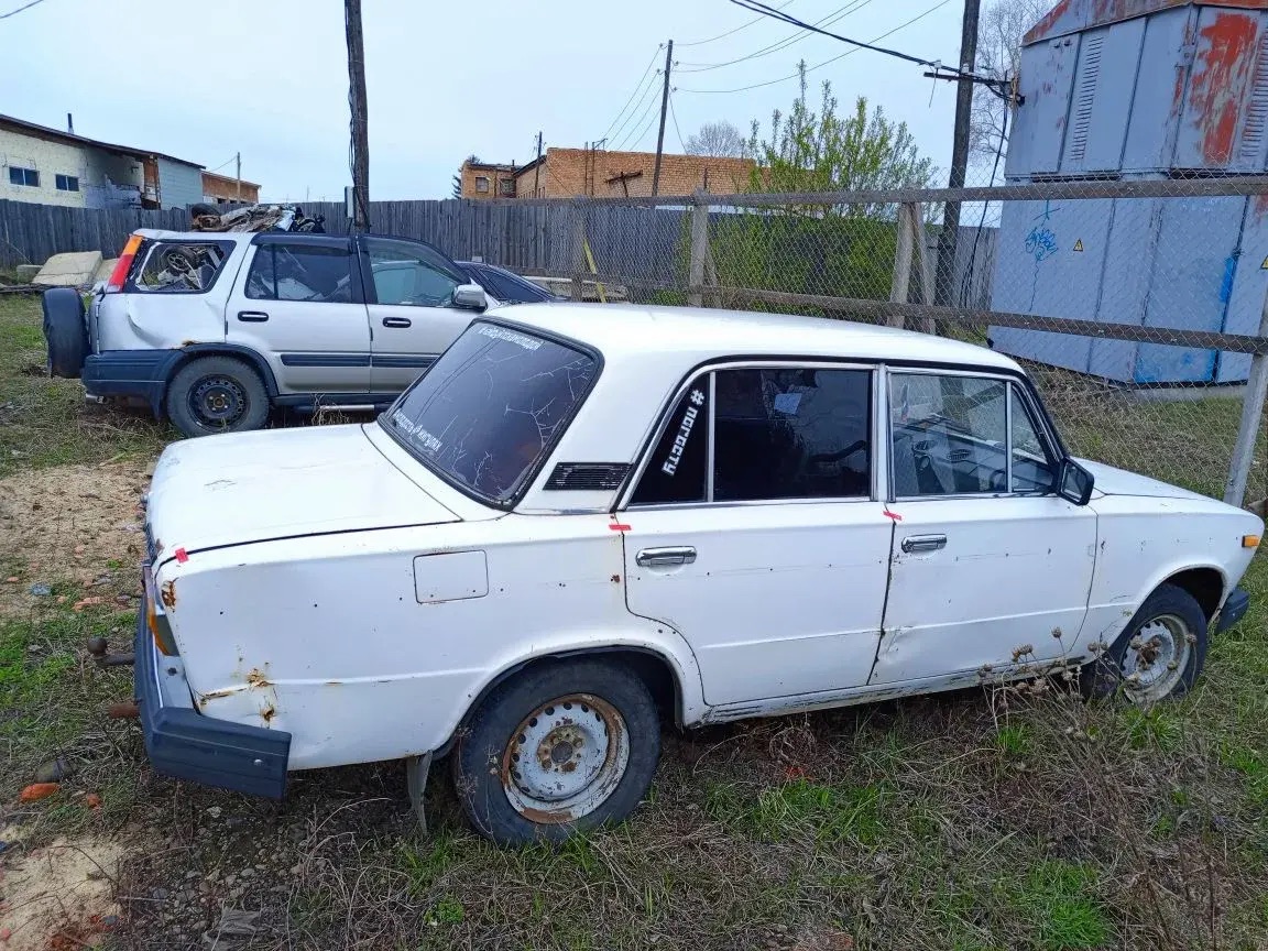 Автомобиль ВАЗ 21061, г/н А740ОН124, 1998 г.в., VIN XTA210610W4031341, двигатель № 5059067, цвет белый. Рабочее состояние, и комплектность автомобиля не проверялось. Находится в г. Канск, данное имущество обращено в доход государства (Документы, ключи отсутствуют). (2396/25)