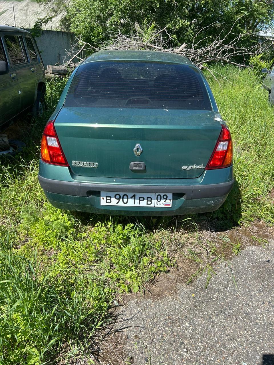 Автомобиль Рено Симбол ЕХ 14, с государственным регистрационным знаком В901РВ09, 2003 года выпуска, легковой седан, цвет: зеленый, идентификационный номер (VIN): VF1LB03C529738885