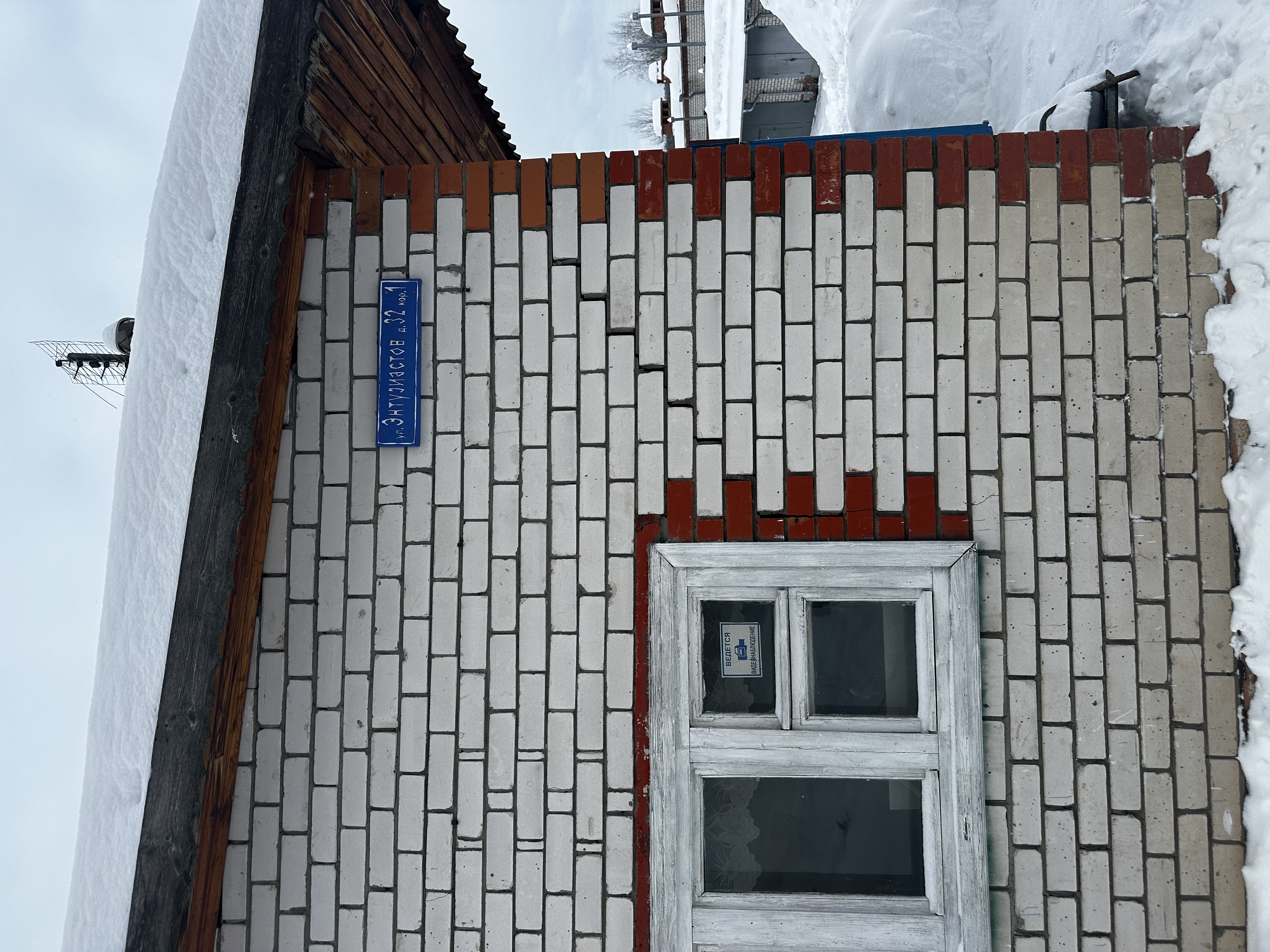 1/2 доля в праве на нежилое помещение, площадью 42 кв. м, расположенное по адресу: Чувашская Республика, г. Чебоксары, ул. Энтузиастов, д. 32, корп. 1, ГК "ЮИН-Сервис", гаражный бокс 83, кадастровый №21:01:010802:3318