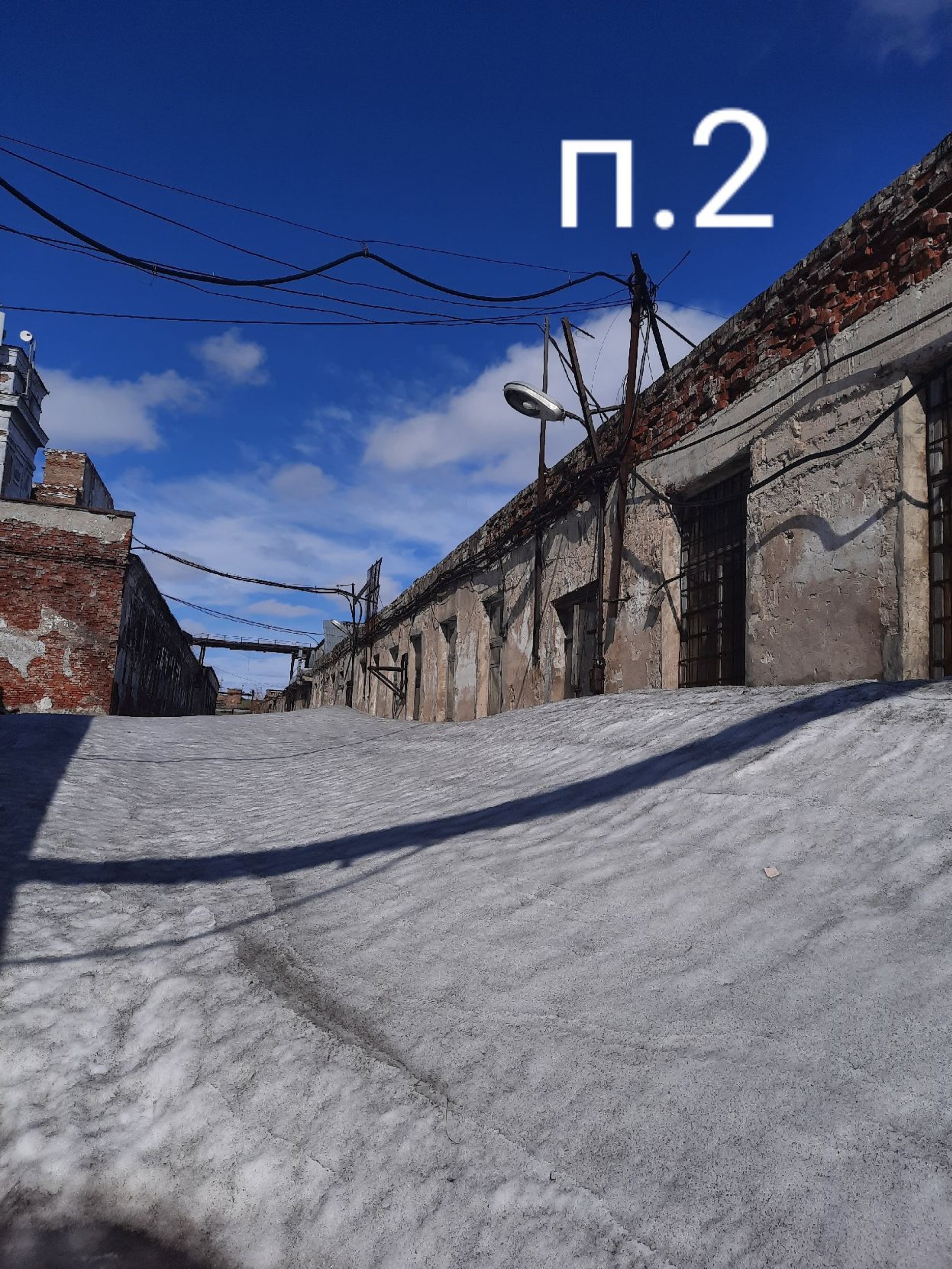 (№61-02-25) Нежилое здание гаража общей площадью 81,50 кв.м., расположенное по адресу: Республика Коми, г. Воркута, ул. Промышленной индустрии, д. 2, кадастровый номер: 11:16:1706007:56, вид права: собственность. Право собственности на земельный участок под объектом недвижимости должником не оформлено. Должник ООО "Воркутасервисхолод". Начальная цена: 680765 рублей. Обременение: арест, залог.