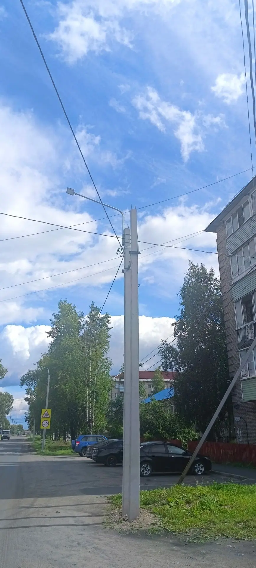 Право заключения договора аренды мест размещения (подвесов) на элементах муниципальной линии электроосвещения г. Няндома общей протяженностью 28 502,876 м (условная площадь — 28 502,88 кв. м), за исключением участков, вошедших в Лот №1, для целей монтажа, размещения и последующей эксплуатации оборудования сетей сотовой связи и волоконно-оптических линий связи (ВОЛС).
