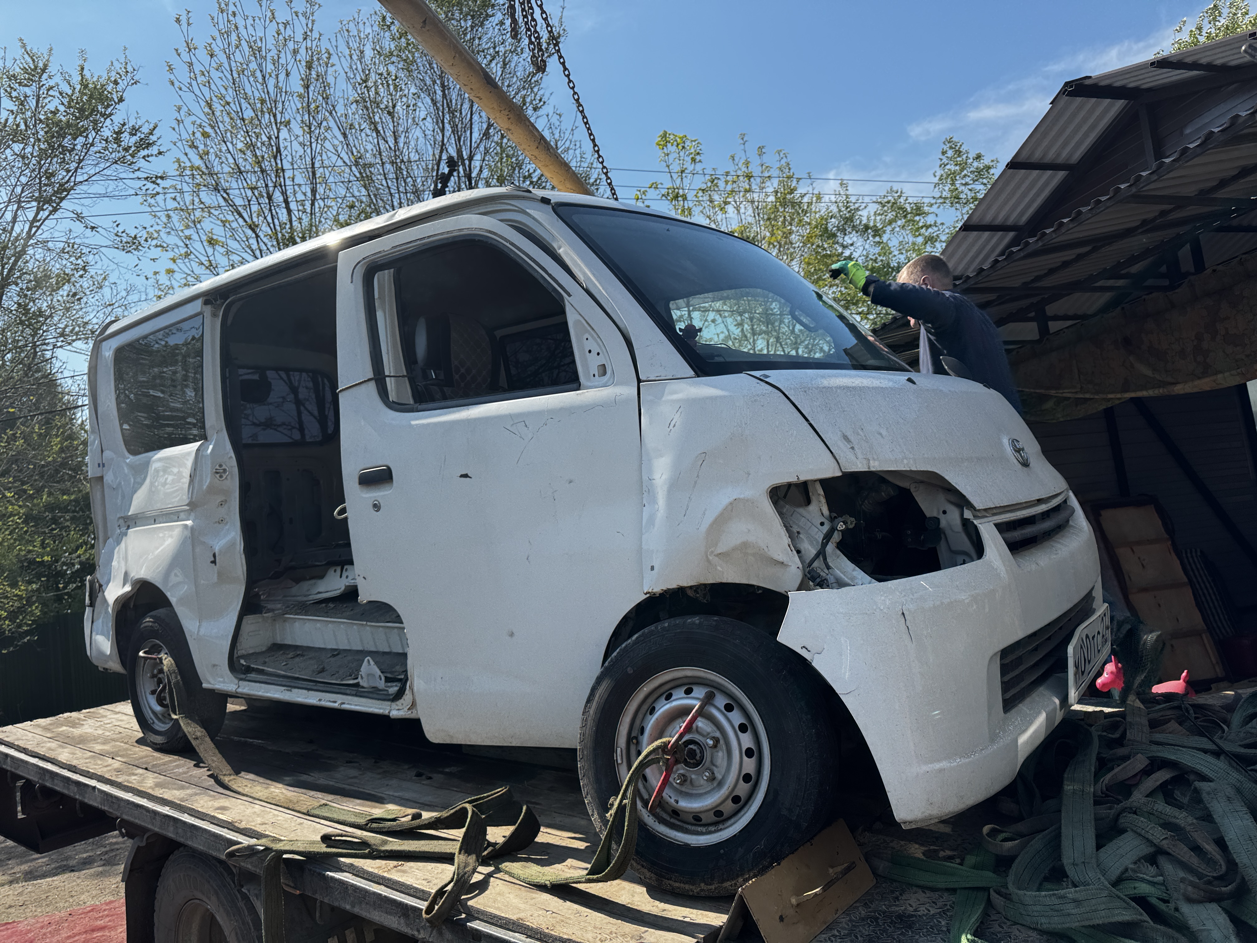 Автомобиль марки Toyota Town Ace,г /н М070ТС27, г.в. 2016, № кузова S412M0019584,цвет белый. После ДТП, не на ходу.