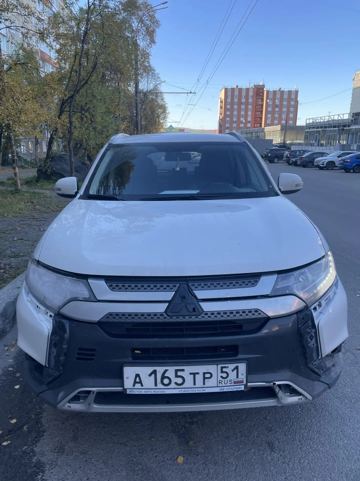 Автомобиль Mitsubishi Outlander, г.в. 2018, VIN Z8TXTGF2WKM001860, цвет белый, ключи и документы не изымались. Работоспособность не проверялась. Расположенный по адресу: г. Мурманск, ул. Морская, д. 5. Заложенное имущество продается в пользу третьих лиц. При приобретении данного имущества на нового собственника переходят обязанности по договору займа в пользу залогодержателя. Должник Жирит Н.В.