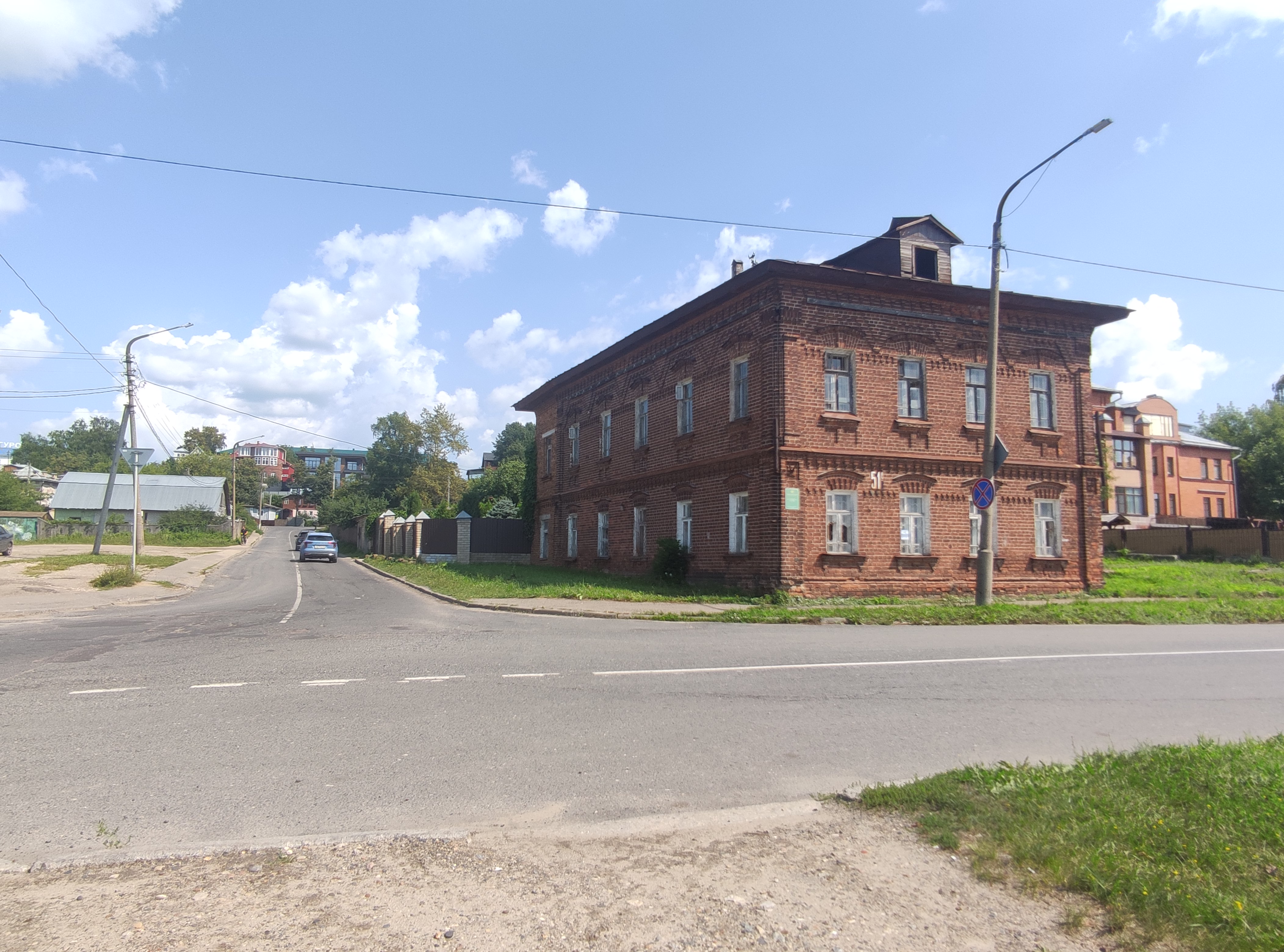 Продажа находящегося в фед. соб-ти объекта недвижимого имущества площадью 291,4 кв.м. (кад.номер 44:27:040720:31), адрес: Костромская область, г. Кострома, ул. Лесная, д. 51, являющегося объектом культурного наследия регионального значения, находящимся в неудовлетворительном состоянии, с одновременным предоставлением в аренду находящегося в фед. соб-ти земельного участка площадью 550 кв.м. (кад.номер 44:27:040720:7), на котором расположен такой объект недвижимого имущества