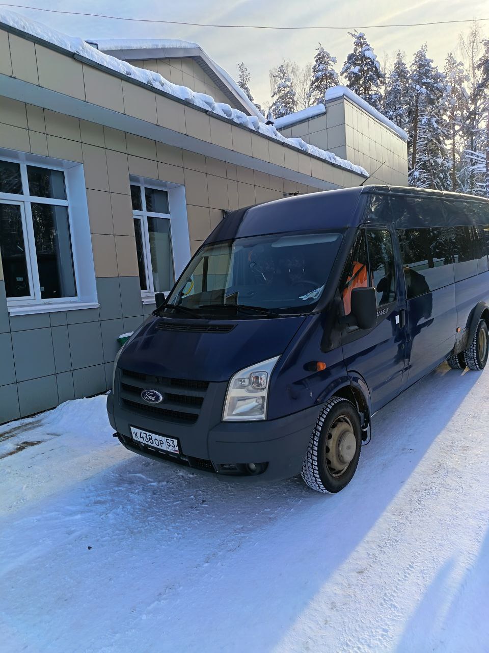 FORD TRANSIT BUS, регистрационный знак K 438 OP 53