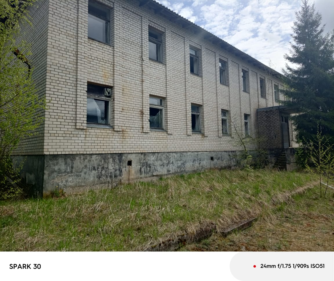 Нежилые здания с земельным участком по адресу Псковская область, Печорский м.о., д. Киршино