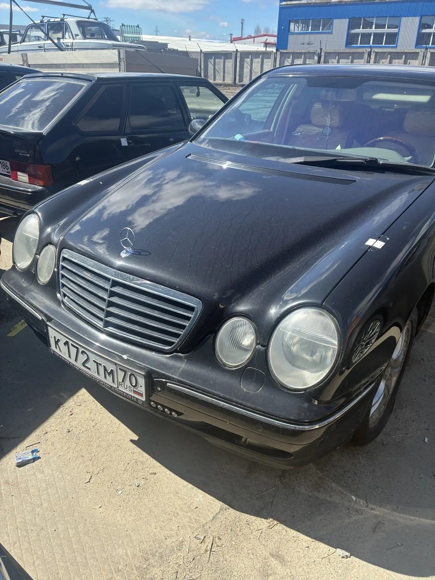 Автомобиль Мерседес Бенц Е320, г/в 2000, г/н К172ТМ70 VIN WDB2100821X046226 (ключи и документы отсутствуют, техническое состояние не проверялось, пробег не известен). Имущество продается в том виде, в каком оно есть, в случае продажи возврату/обмену не подлежит. За скрытые дефекты имущества Продавец ответственности не несет.