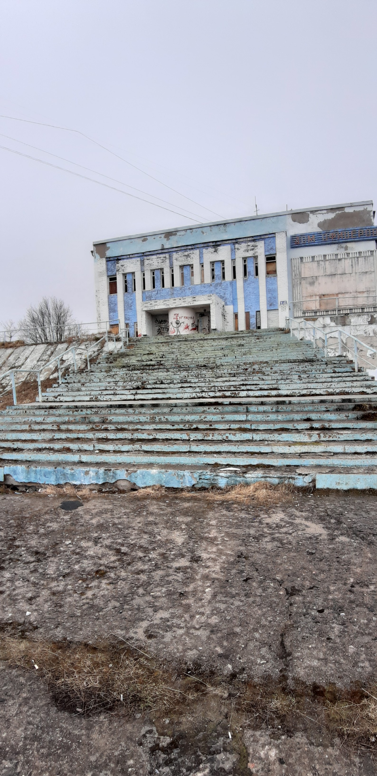нежилое здание. Мурманская обл., г. Полярный, ул. Лунина, д. 16, общей площадью 1318 кв.м, кадастровый номер 51:08:0010103:88