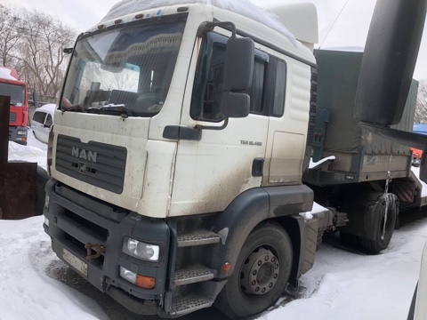 Грузовой тягач седельный