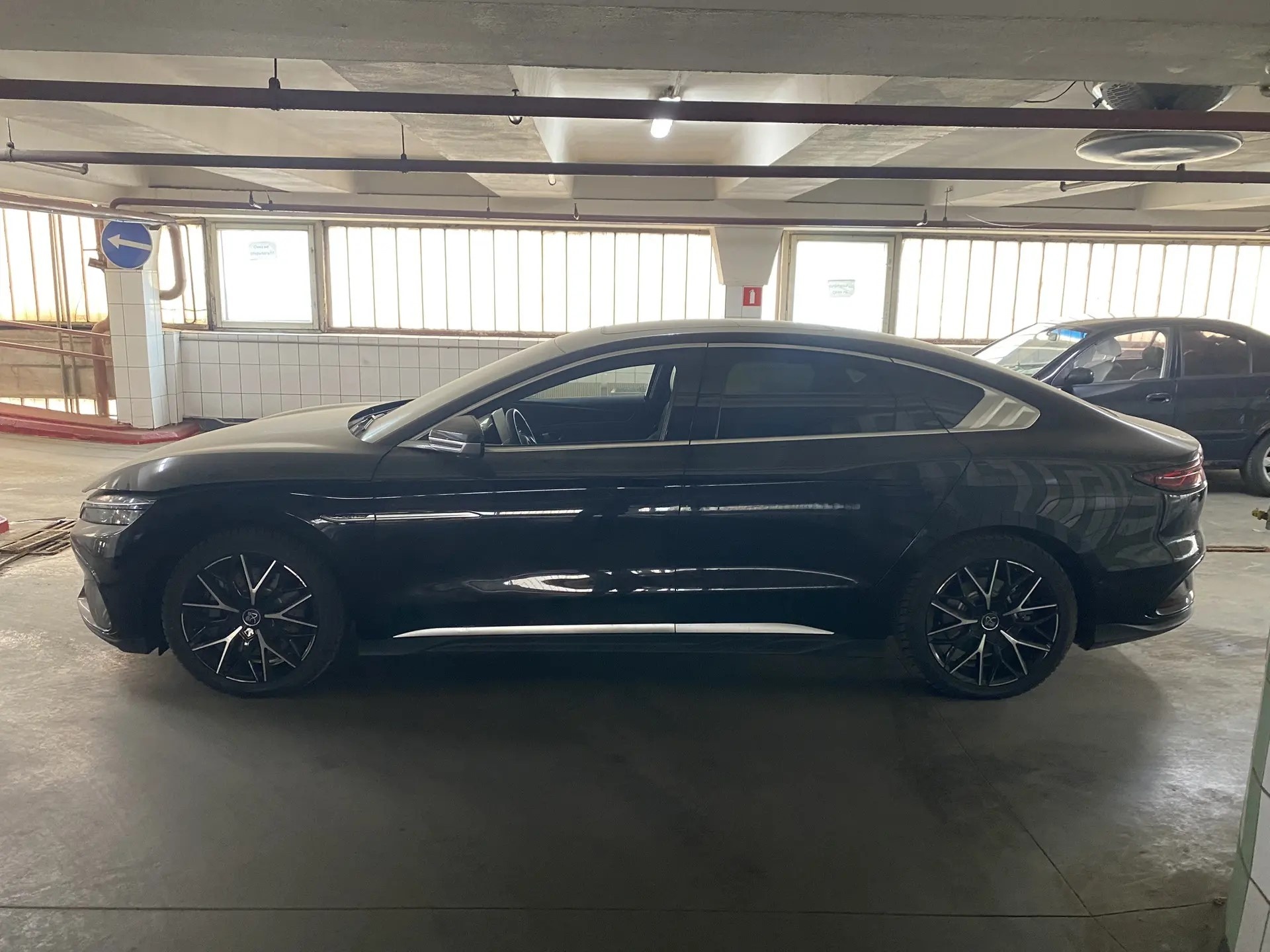 Продажа транспортного средства Легковой автомобиль BYD HAN EV (VIN LC0CF6CD3N1242222)