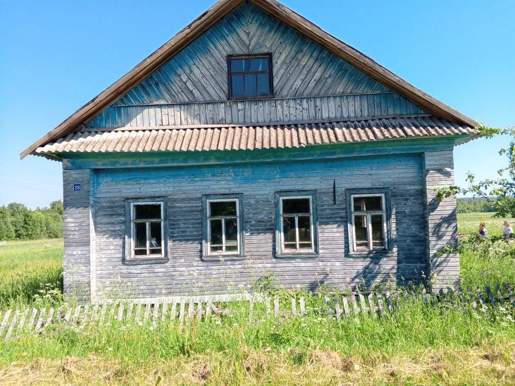 Нежилое здание с земельным участком по адресу: Ярославская область, Первомайский район, д.Паршино, ул.Молодежная, д.28