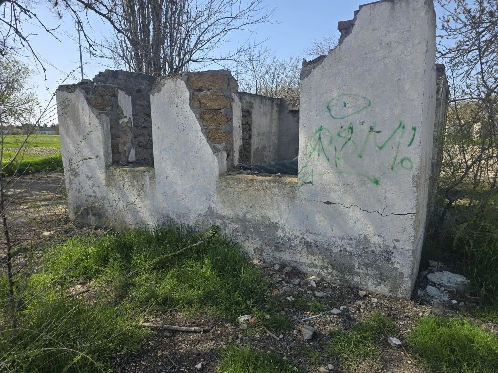 Нежилое здание, площадью 34,9 м2, кадастровый номер 90:06:030102:1860, расположенного по адресу: Республика Крым, Красноперекопский район, с. Воинка, ул. Ленина, здание 55, строение 2