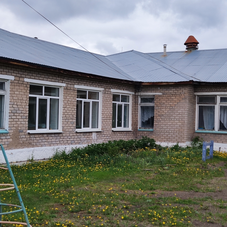 Комплекс недвижимого имущества с системой наружного освещения: 1.Нежилые помещения, площадью 860,8 кв.м., кадастровый номер 66:01:5701001:1402 2. Нежилые помещения площадью 104,4 кв.м., кадастровый номер 66:01:5701001:1403 3. Система наружного освещения 4. Земельный участок, площадью 4388,0 кв.м., кадастровый номер 66:01:5701001