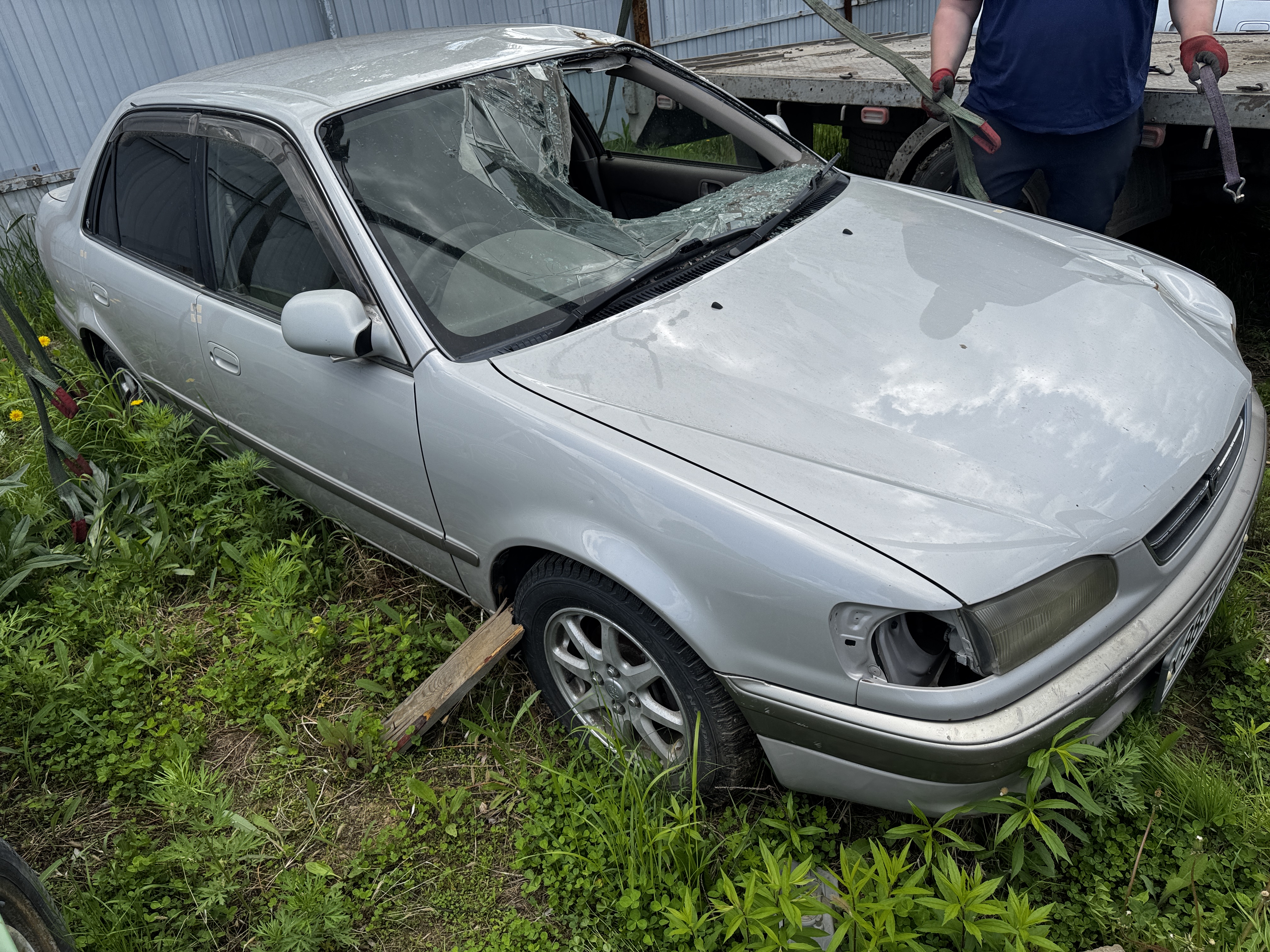 Автомобиль марки Toyota Corolla гос номер Х883УС27, 1989 г.в., № кузова NCP815225861.