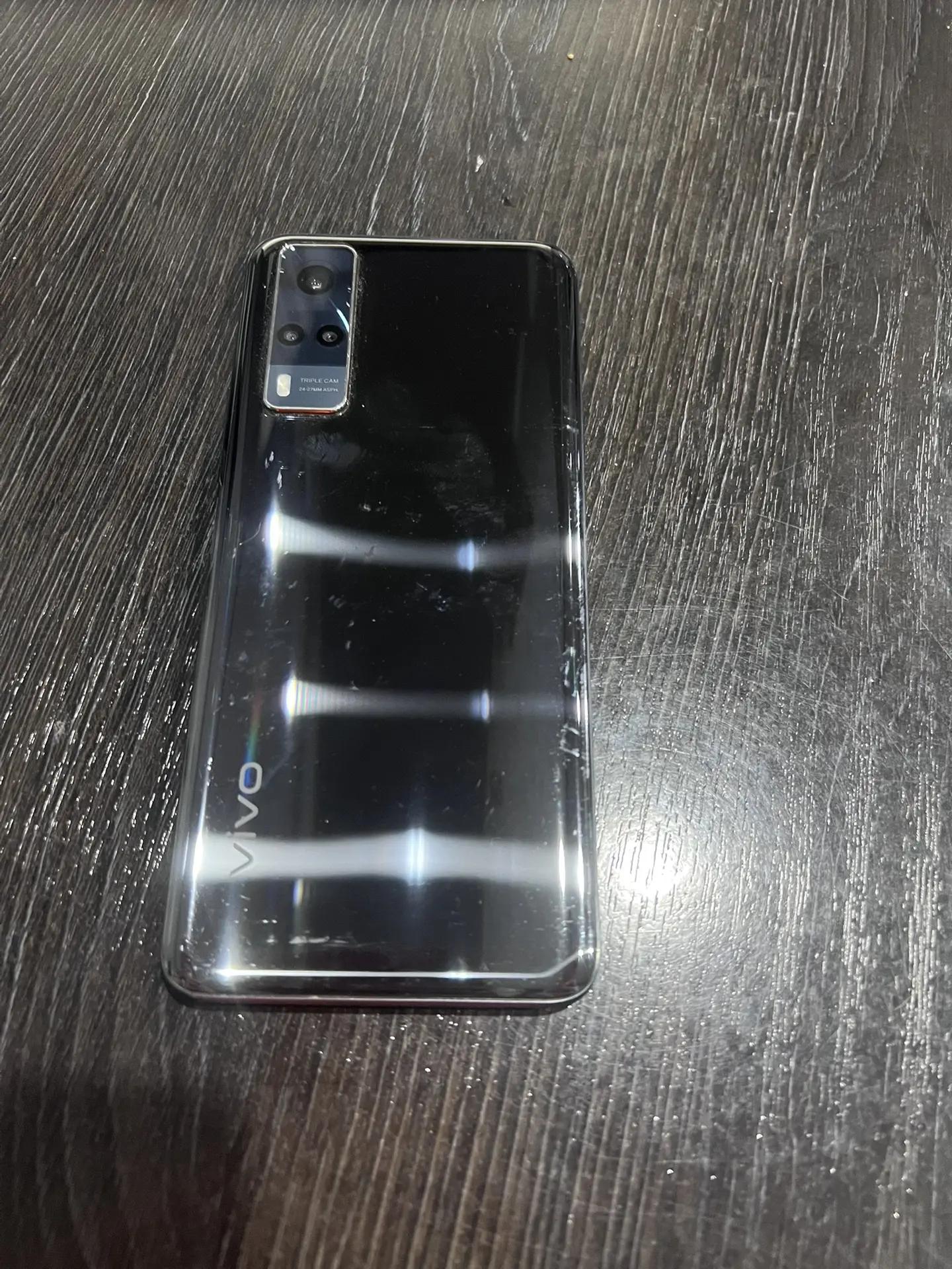 Мобильный телефон VIVO в черном цвете 1 Штука (шт)