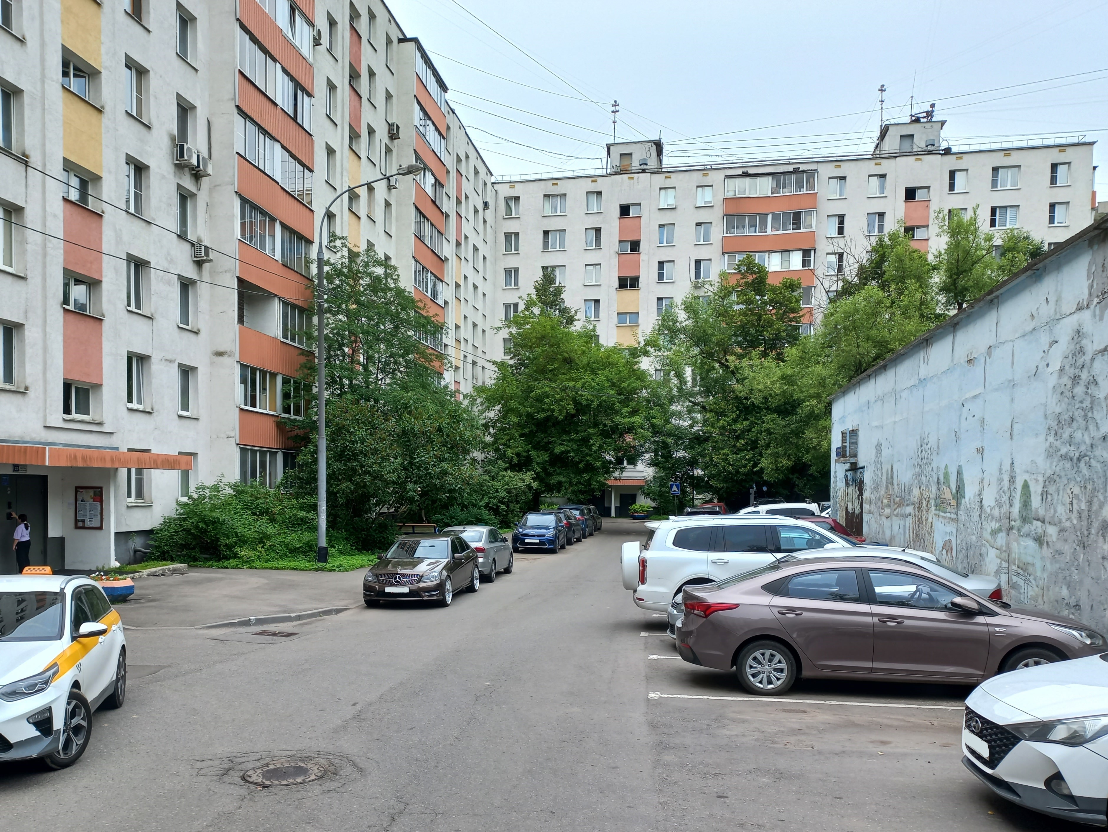 Продажа имущества, находящегося в собственности города Москвы: жилое помещение по адресу: г. Москва, ул. Голубинская, д. 25, корп. 1, кв. 462, общей площадью 44,2 кв. м. (Этаж № 2), кадастровый номер: 77:06:0009004:5201