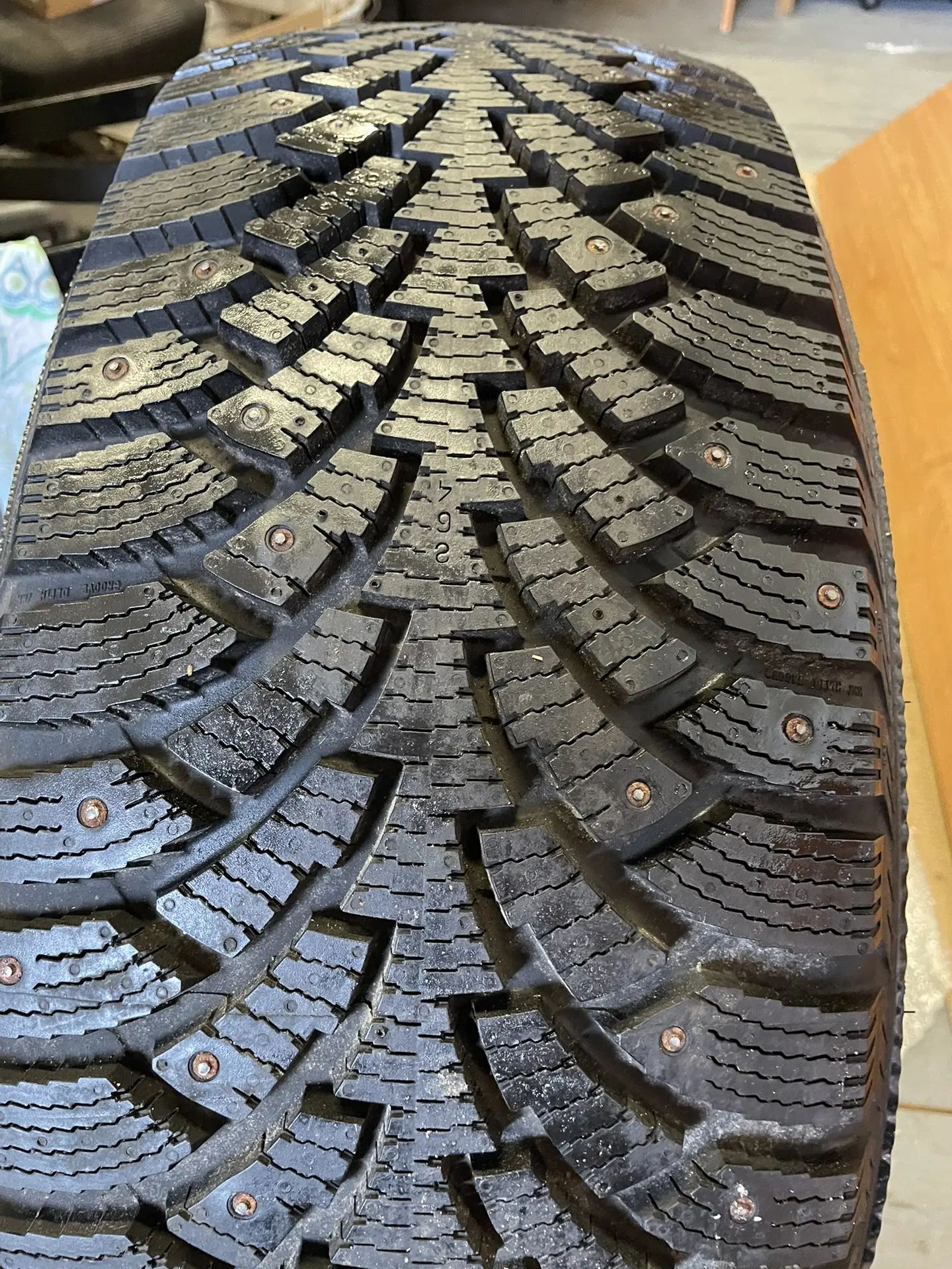 Автомобильная зимняя шина Nokian NOPW (Hakapeliitta sport utility) 255/60 R18