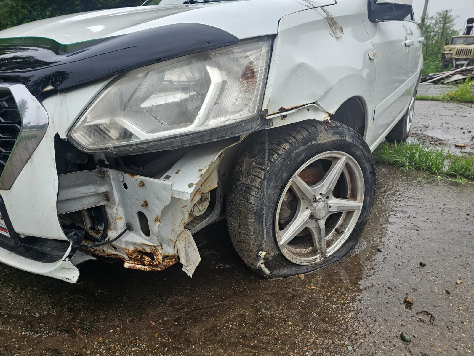Автомобиль марки «Дацун ОН-До» государственный регистрационный знак В655СМ, рег.123, 2016 года выпуска, белого цвета, VIN Z8NBAABD0H0045199. Имеются повреждения лакокрасочного покрытия по всему кузову. Повреждена передняя часть бампера со стороны водителя. Документы отсутствуют.