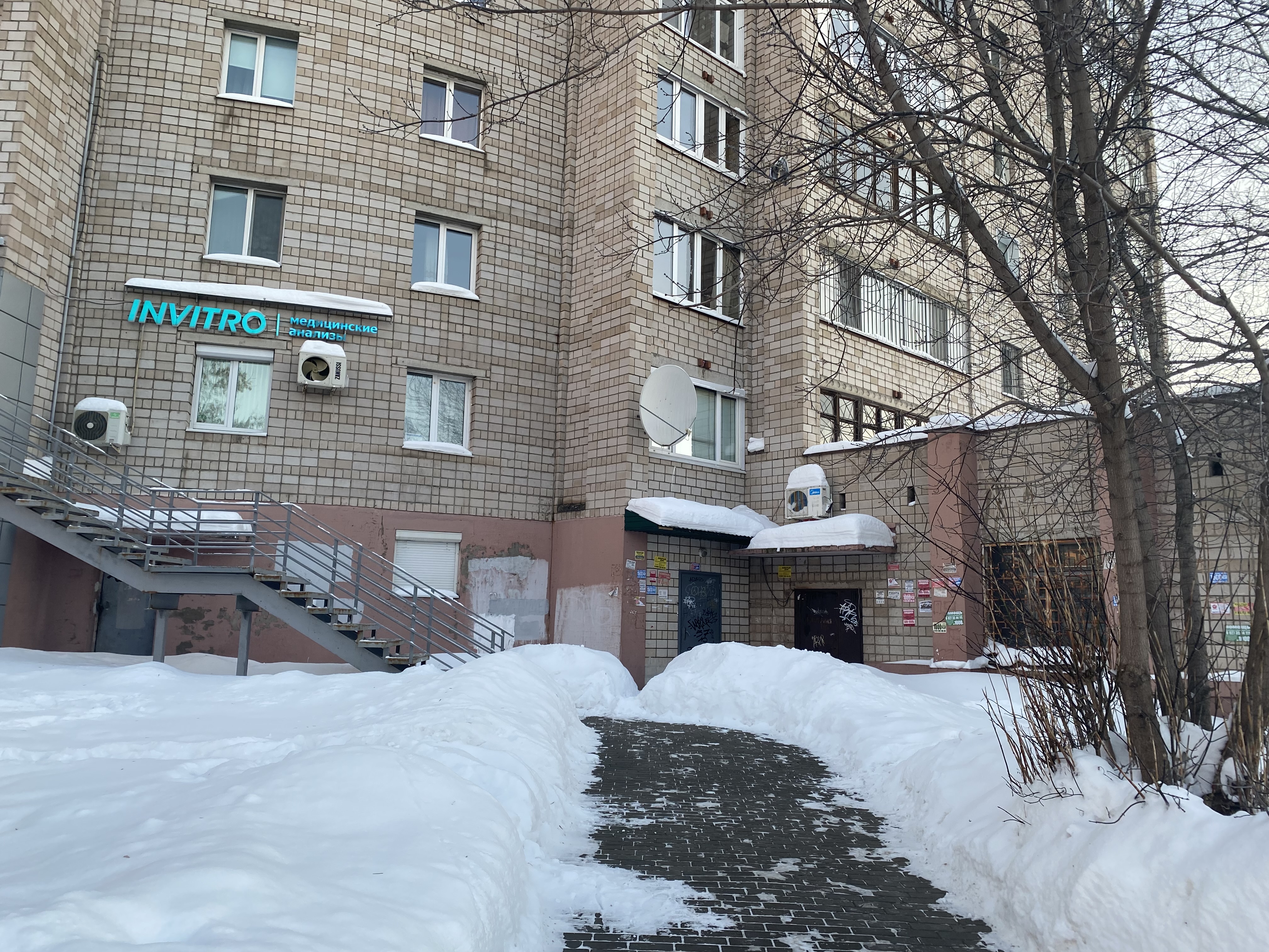 нежилое помещение в цоколе жилого дома и пристроя, общей площадью 132,5 кв.м. (Литер А, Пр1, этаж цоколь, номера на поэтажном плане: 3-13,11а,13а), расположенное по адресу: Удмуртская Республика, г. Ижевск, ул. Карла Либкнехта, д. 9, кадастровый номер 18:26:059802:492.