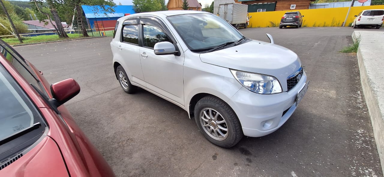 TOYOTA RUSH, 2011 г.в., г/н С962МТ14, цвет белый, VIN J210E0040224. Местонахождение: РС(Я), Алданский район. Собственник Калинин В.В.