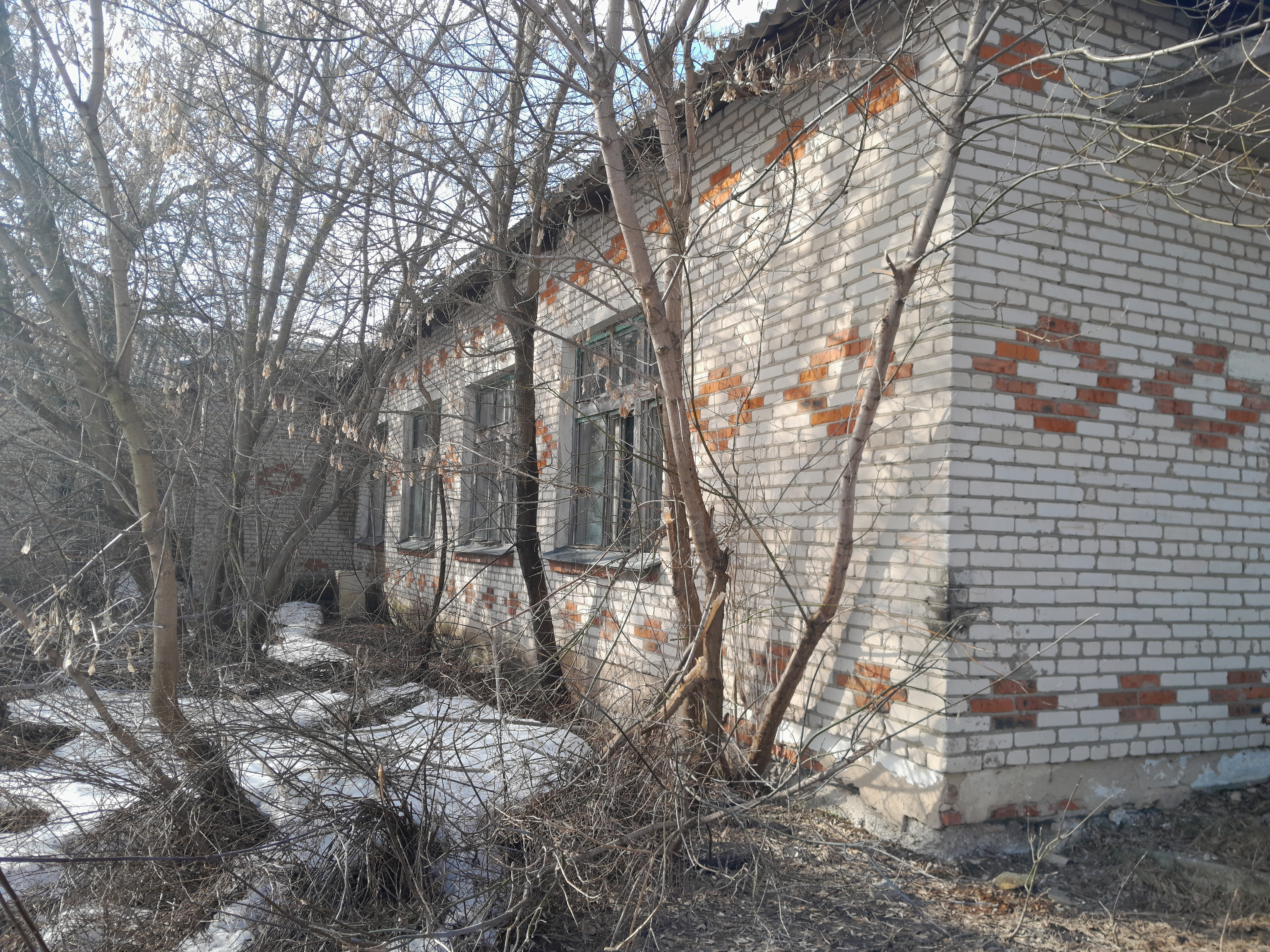 - здание Детский сад, библиотека, ФАП, расположенное по адресу: Владимирская область, Меленковский район, село Урваново, улица Школьная, дом 12,  кадастровый номер 33:16:000501:287, площадью  463,5 кв.м., назначение: нежилое, - земельный участок,   кадастровый номер 33:16:000502:131, площадью 1832 кв.м.