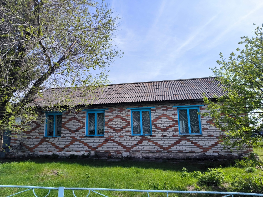 Здание фельдшерско-акушерского пункта, площадь: 83,4 кв. м одновременнос земельным участком площадью 562 кв. м, по адресу: Курганская область, Шадринский район, с. Верхозино, ул. Советская, д. 76
