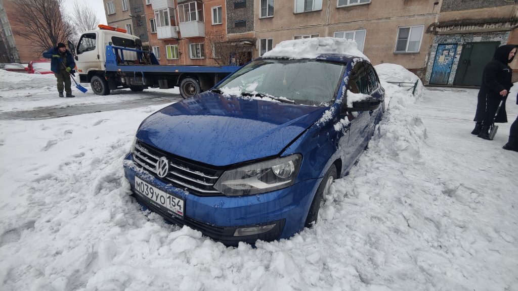 Легковой автомобиль Volkswagen Polo 2017 г.в., г/н М039УО154, VIN:XW8ZZZ61ZHG056176, цвет ярко-синий (залог)