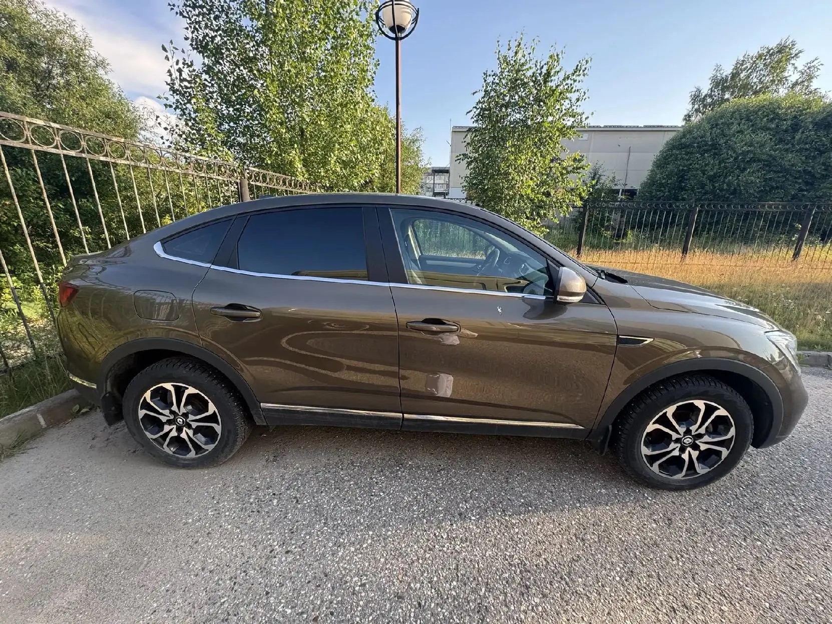 Транспортное средство Renault Arkana RJCLE2M3X, 2021 года выпуска, цвет - коричневый, VIN Z7LRJC2D467943429, государственный номер O841XO29.
